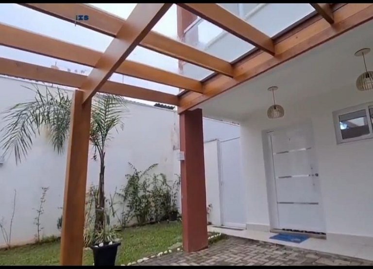 Casa com Piscina em Condominio Massaguaçu Caragua